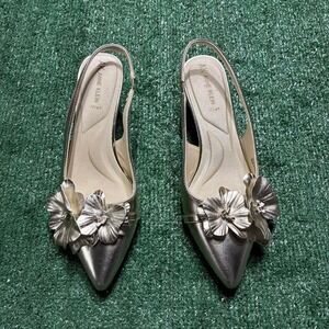 Anne Klein silver and gold flower slingback shoes